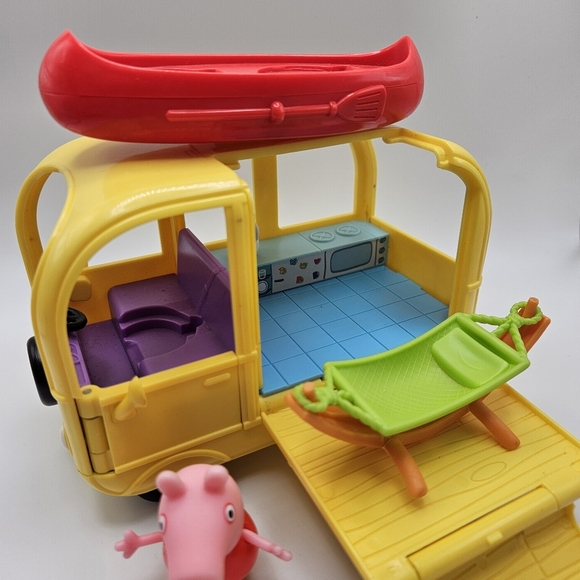 Peppa Pig Peppa's Play n' Go Campervan Playset Van Canoe Camper - Picture 2 of 7